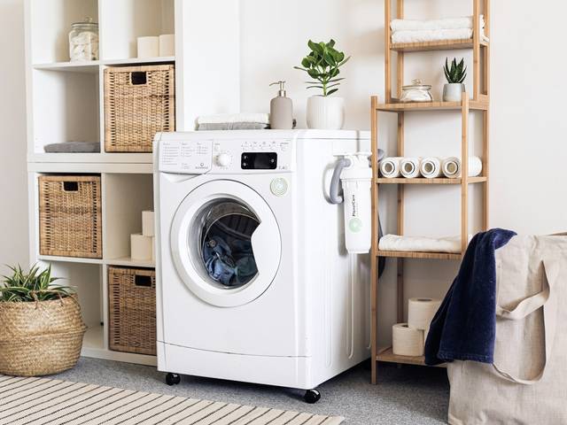 Buanderie moderne avec lave-linge — exemple d'intervention Electrocase à domicile